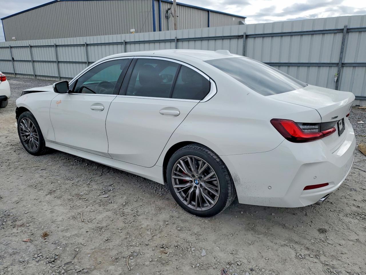 2024 BMW Seria 3 330i - zdjęcie 2