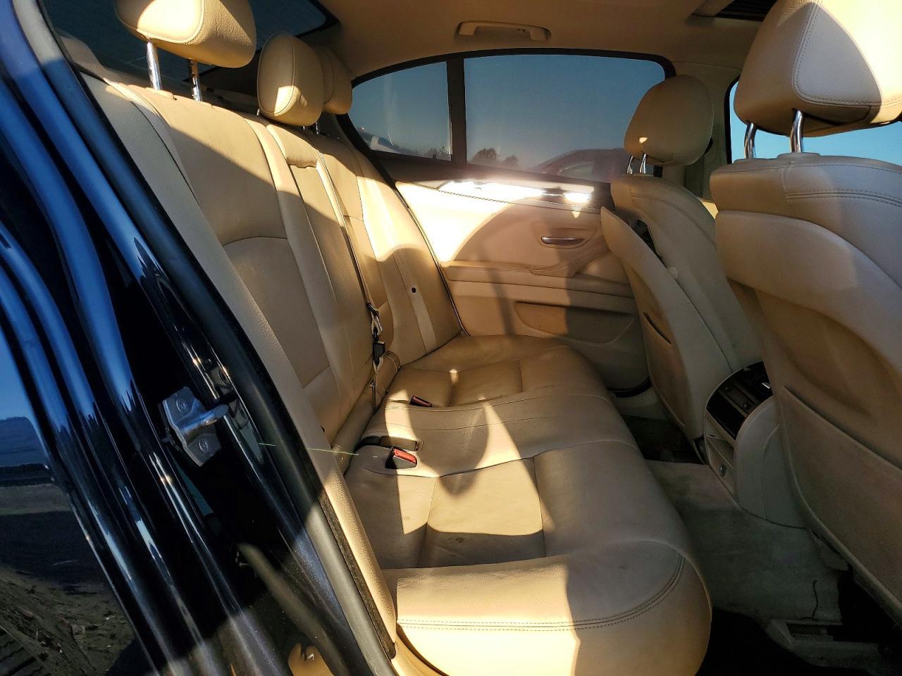 2015 BMW Seria 5 528i - zdjęcie 10