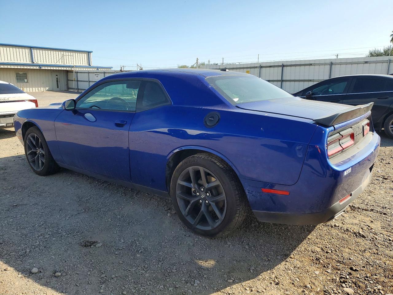 2022 Dodge Challenger Sxt - zdjęcie 2