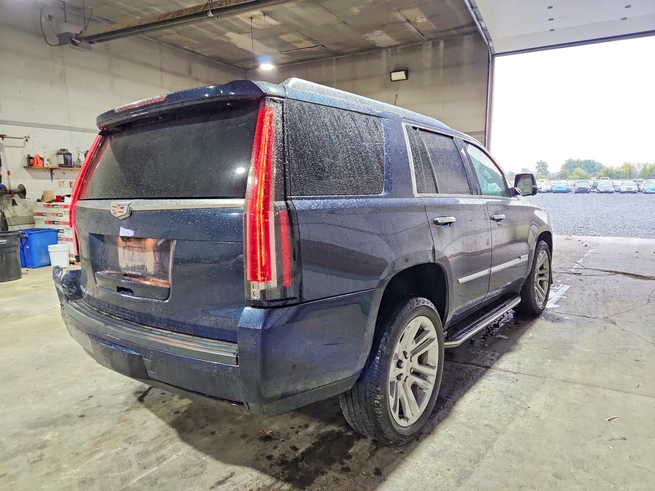 2017 Cadillac Escalade Luxury - zdjęcie 3
