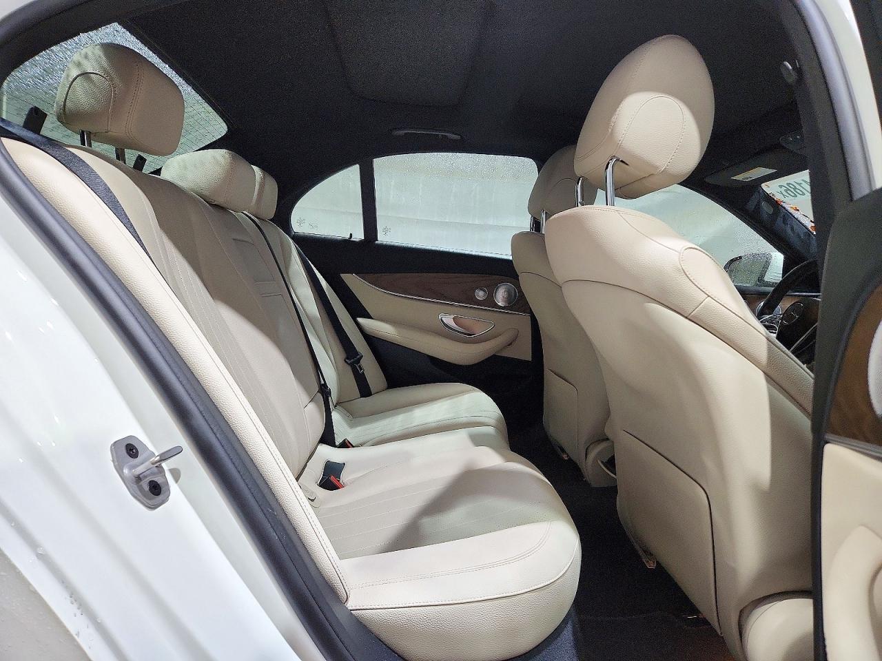 2021 Mercedes-Benz E 350 4Matic - zdjęcie 10