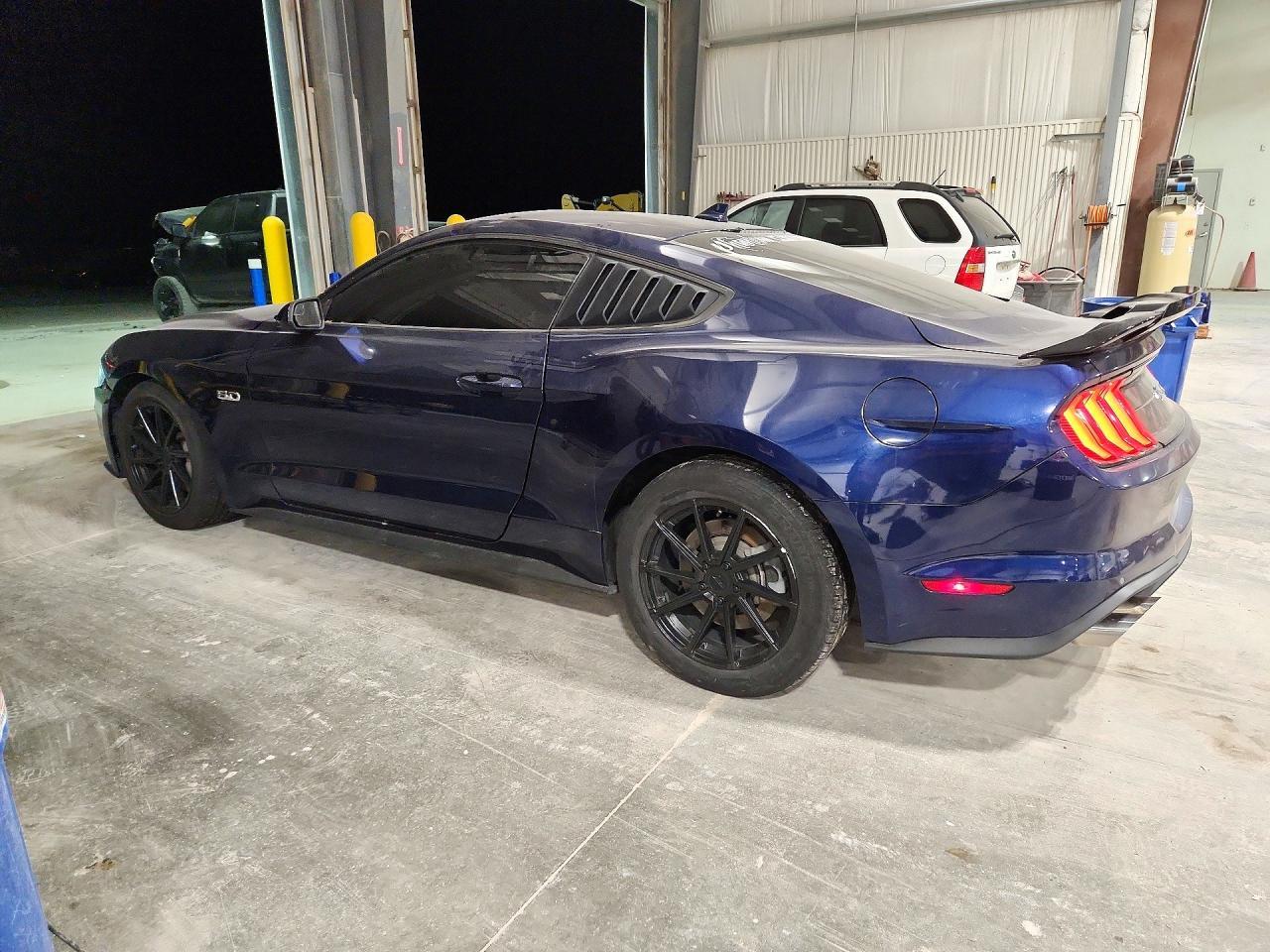 2020 Ford Mustang Gt - zdjęcie 2