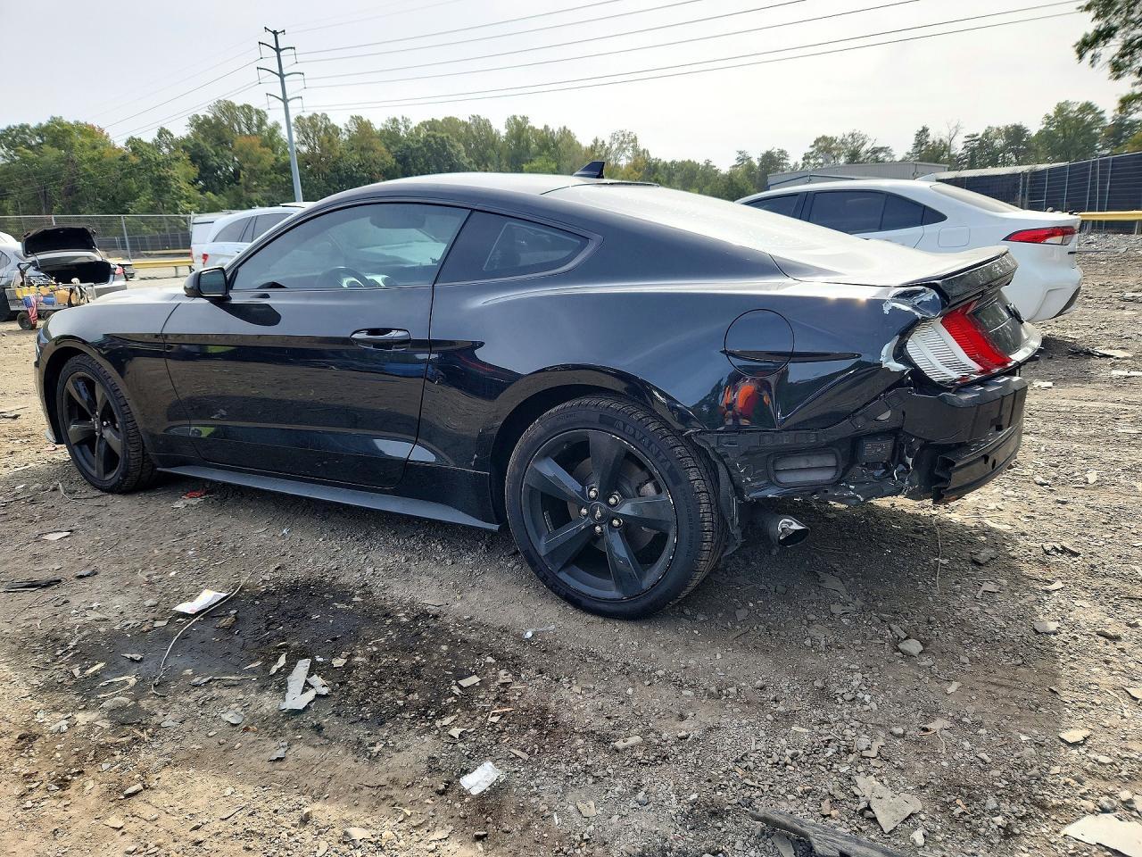 2023 Ford Mustang - zdjęcie 2