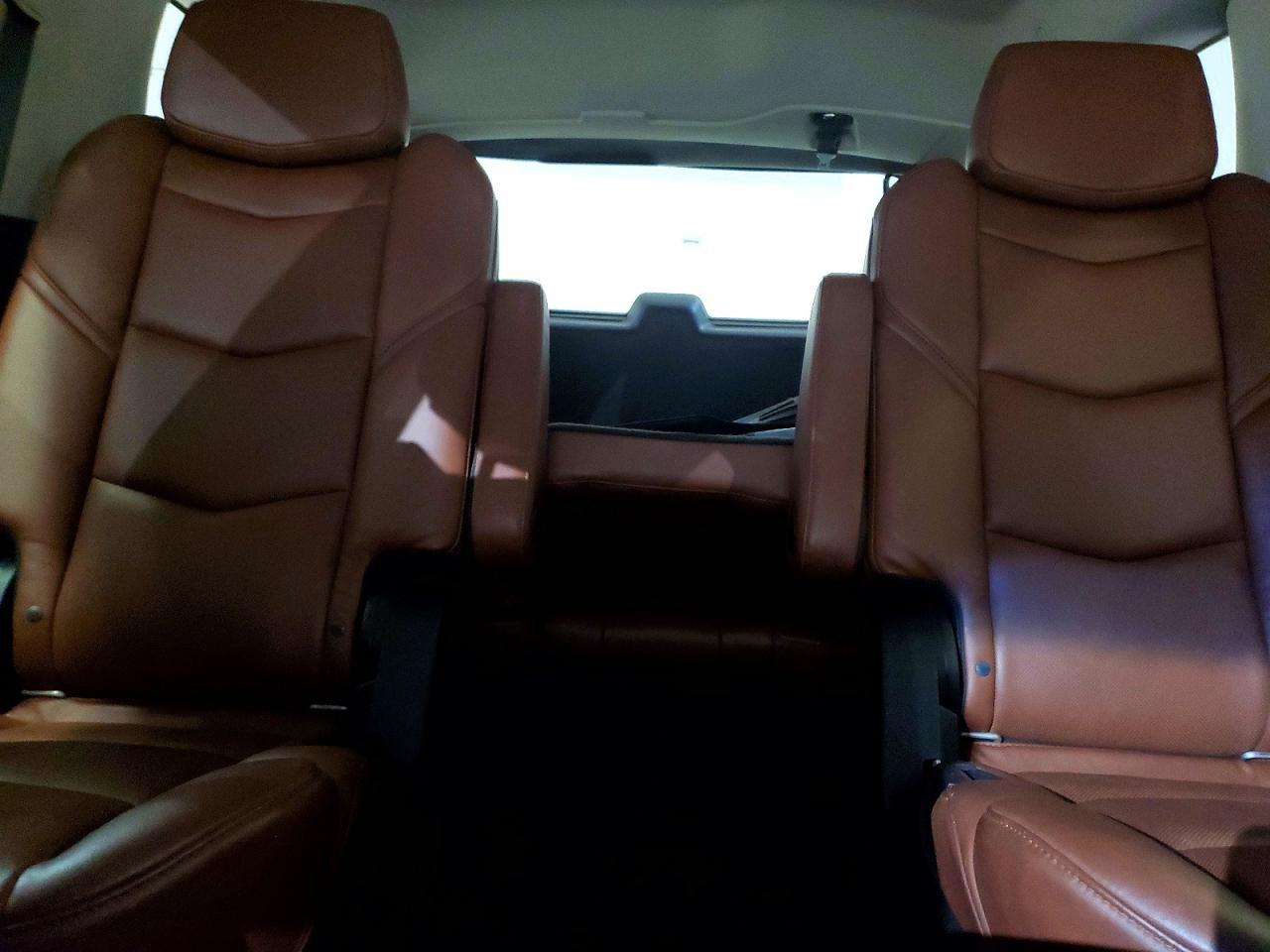 2020 Cadillac Escalade Luxury - zdjęcie 10