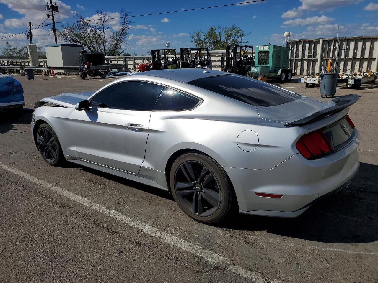 2016 Ford Mustang Base - zdjęcie 2