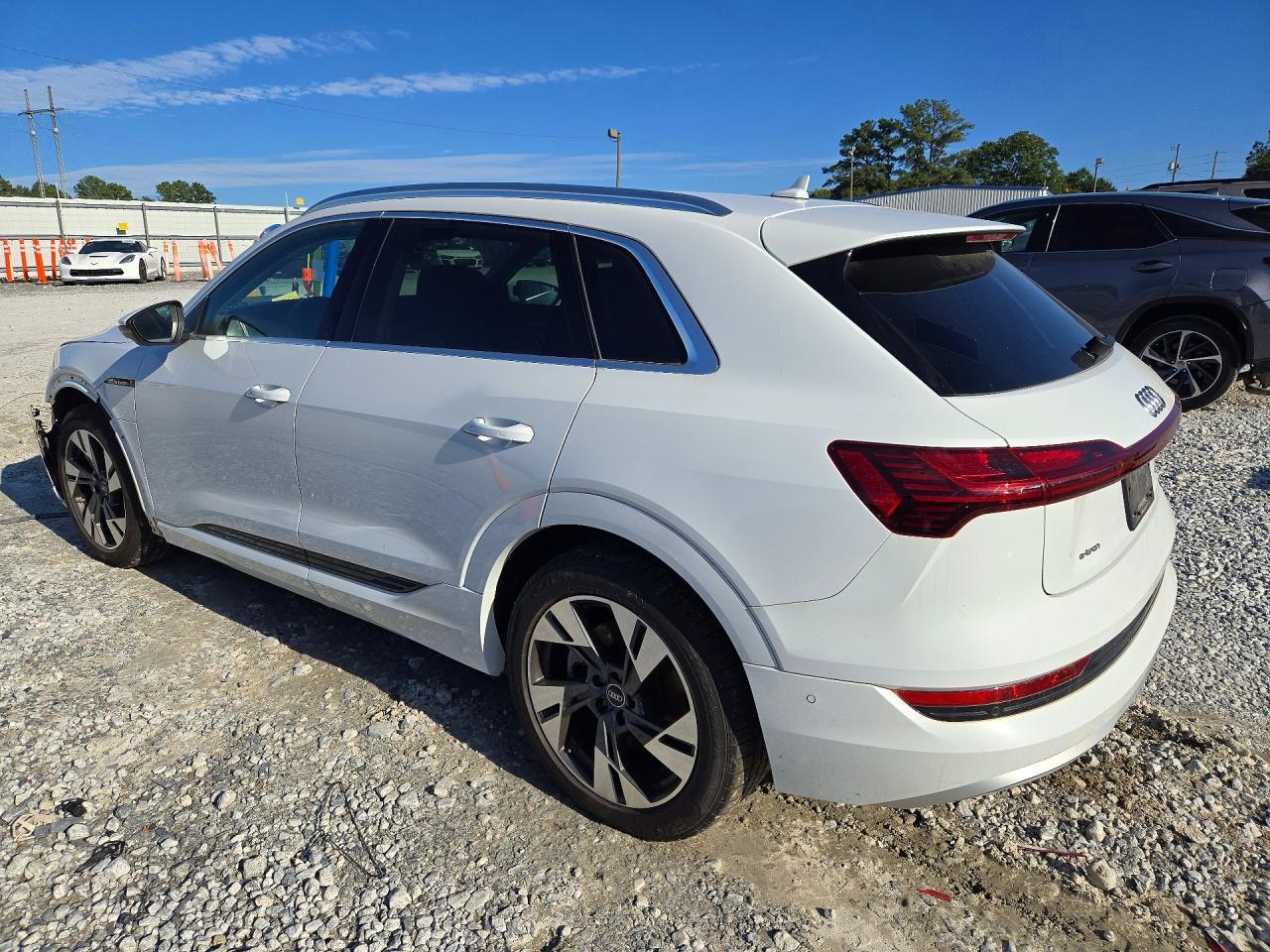 2023 Audi E-Tron Premium Plus - zdjęcie 2