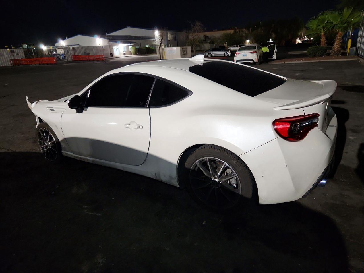 2019 Toyota 86 Base - zdjęcie 2