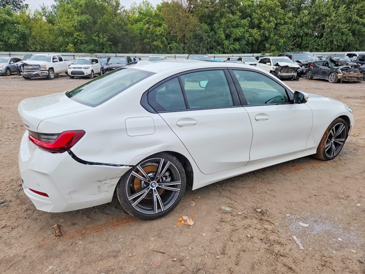 2023 BMW Seria 3 330i - zdjęcie 3
