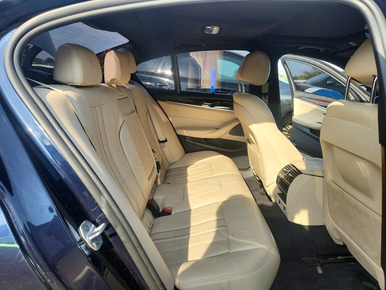 2019 BMW 530 I - zdjęcie 10