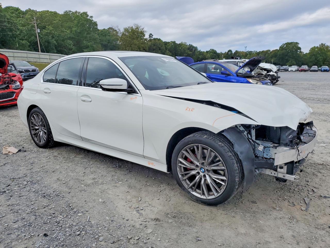 2024 BMW Seria 3 330i - zdjęcie 4