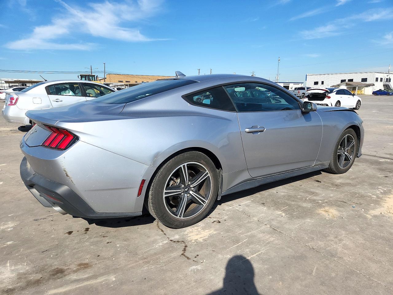 2024 Ford Mustang - zdjęcie 3