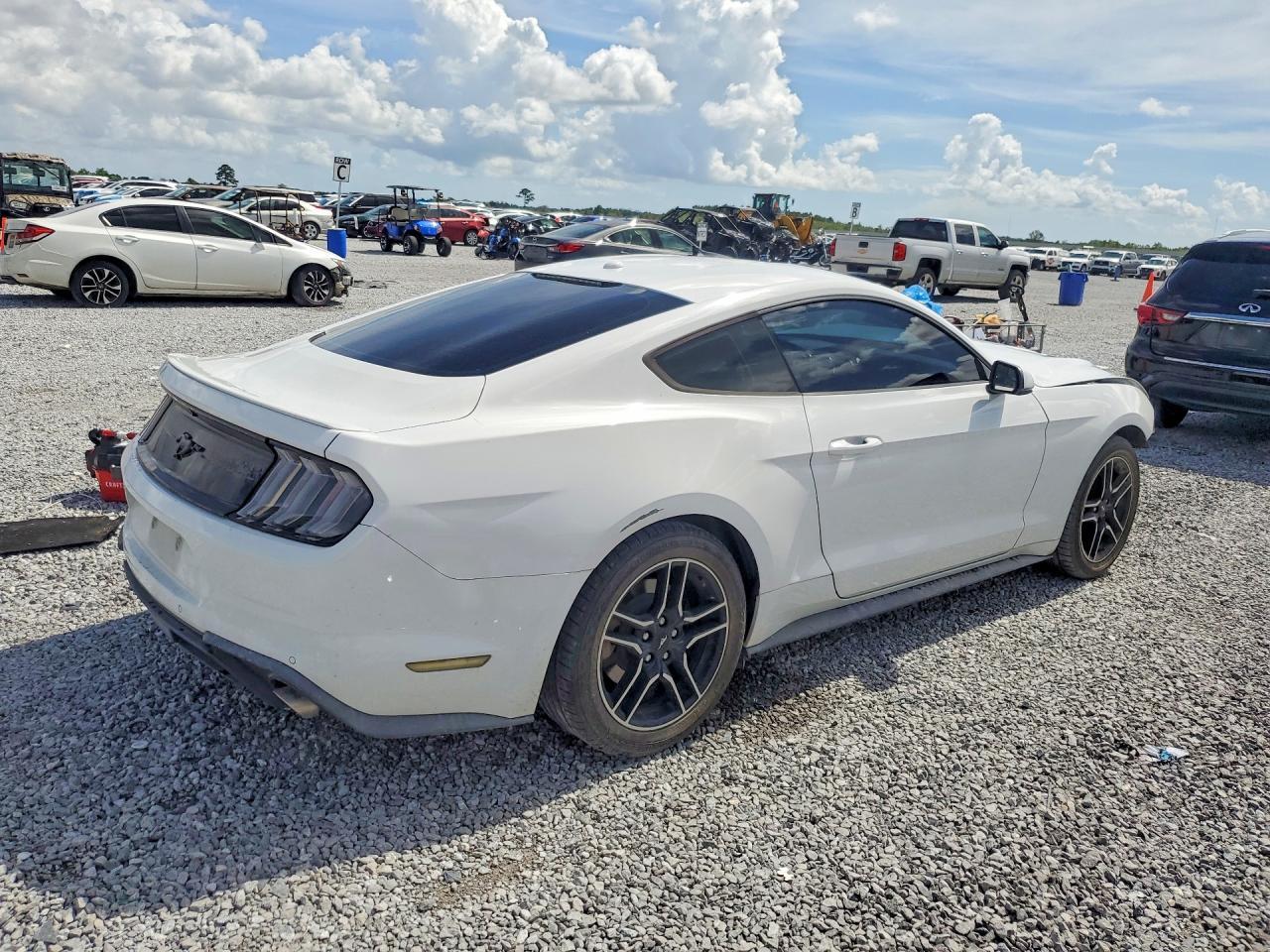 2019 Ford Mustang - zdjęcie 3