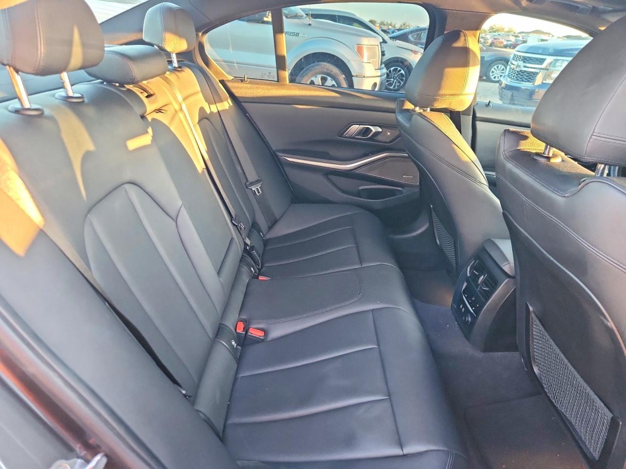 2019 BMW 330I - zdjęcie 10
