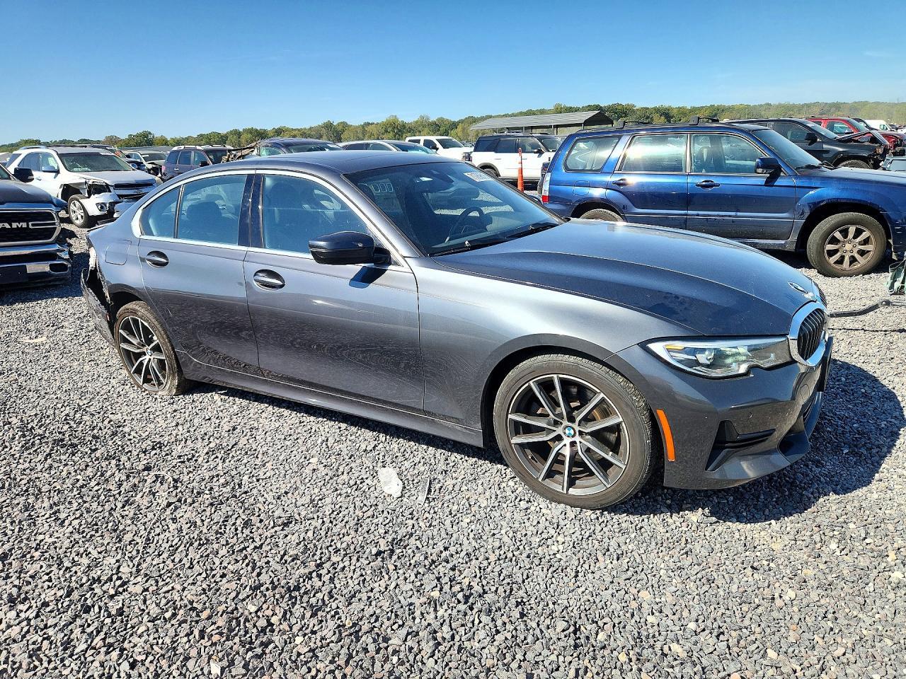 2019 BMW Seria 3 330i - zdjęcie 4