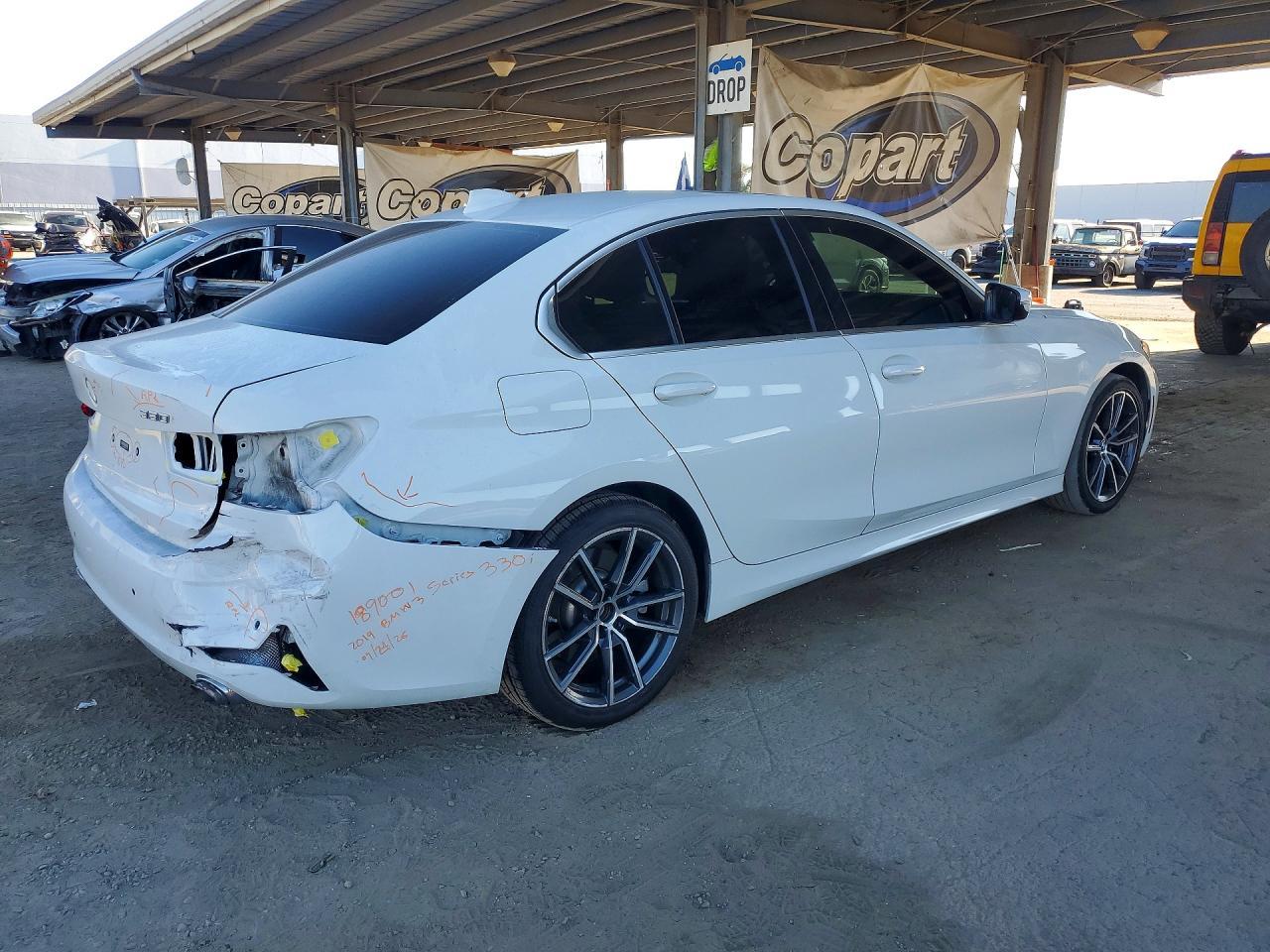 2019 BMW 330I - zdjęcie 3