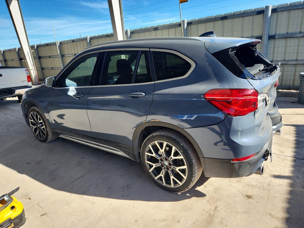 2022 BMW X1 xDrive28I - zdjęcie 2