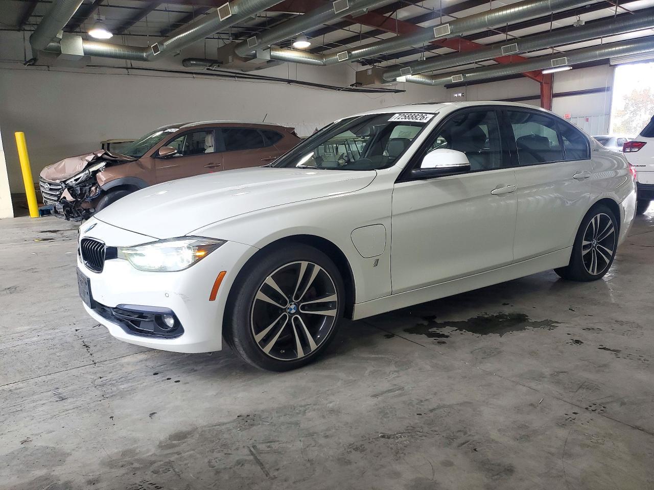 2018 BMW 330E - zdjęcie główne