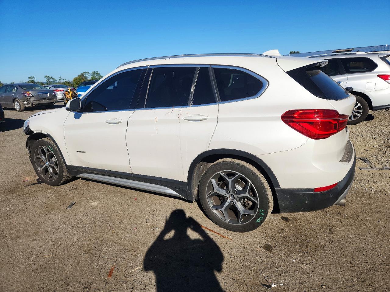 2016 BMW X1 xDrive28I - zdjęcie 2