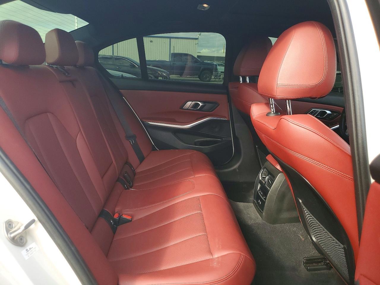 2022 BMW 330I - zdjęcie 10