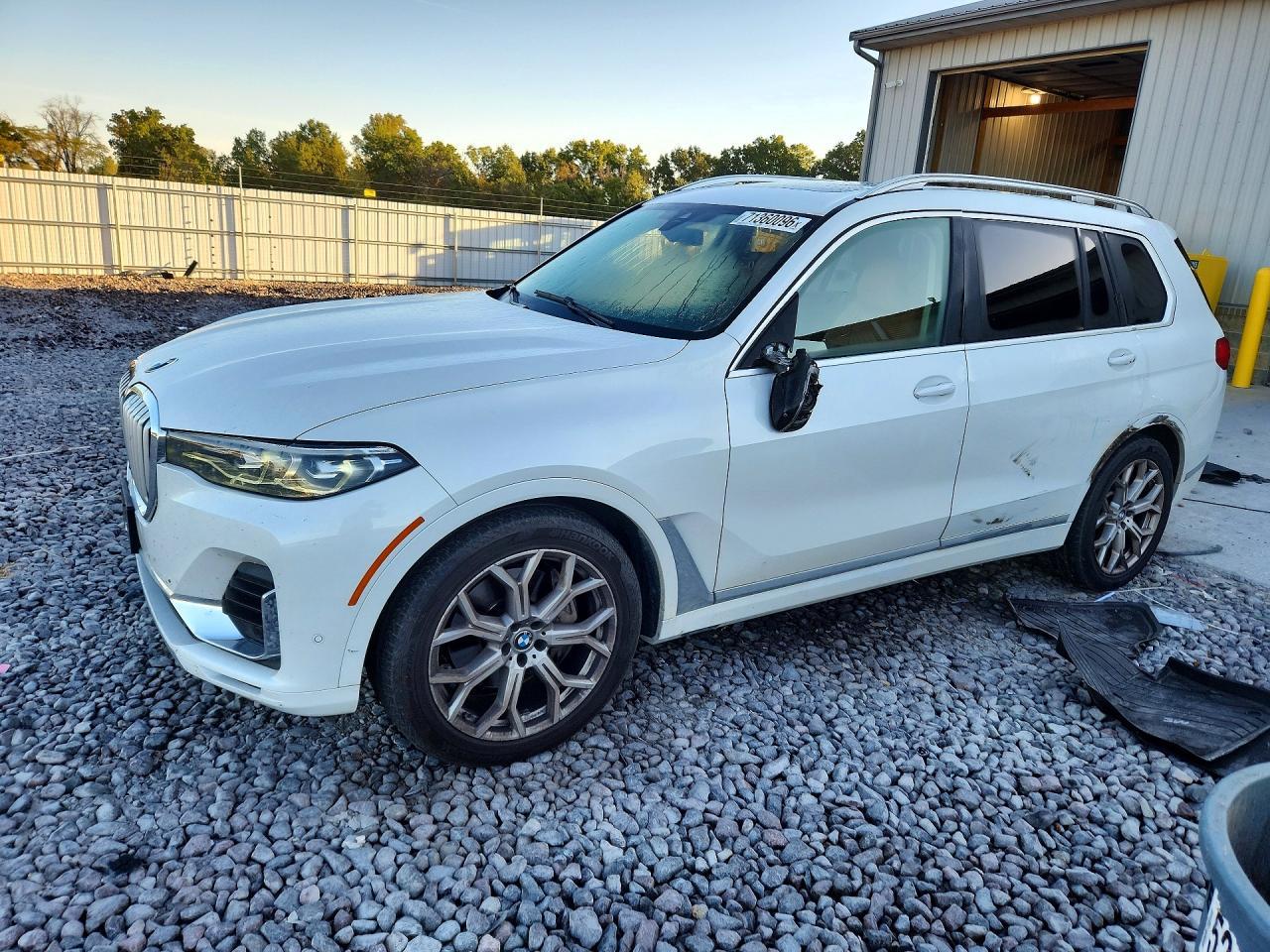 2022 BMW X7 xDrive40I - zdjęcie główne