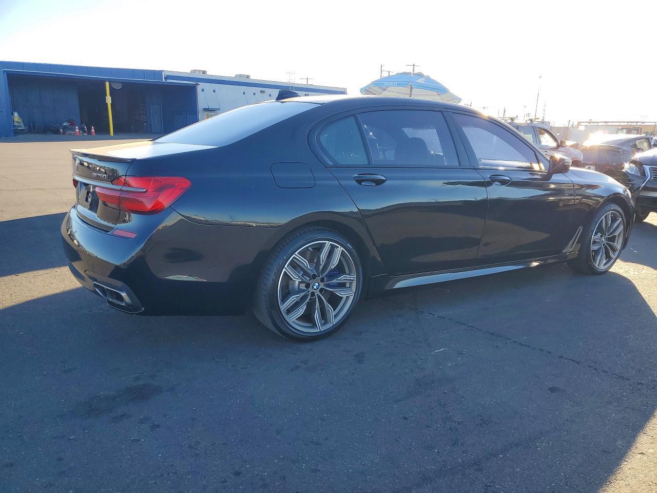 2019 BMW Seria 7 M760i - zdjęcie 3
