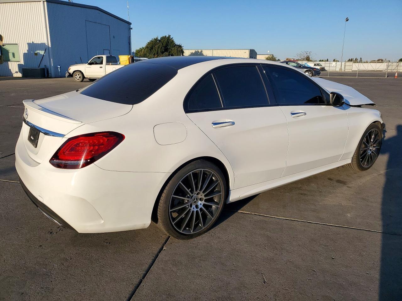 2020 Mercedes-Benz C 300 - zdjęcie 3