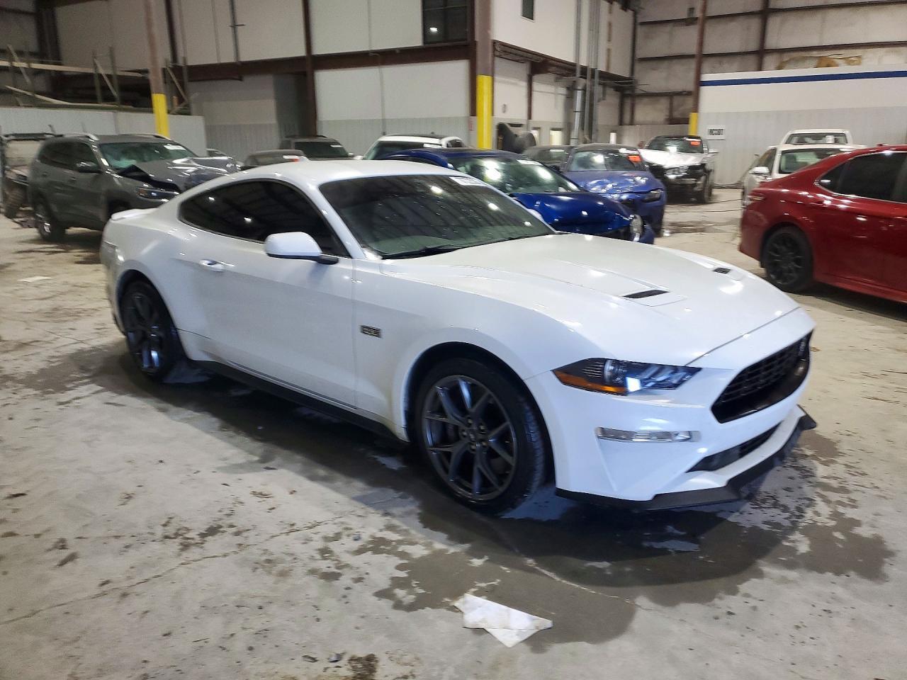 2021 Ford Mustang - zdjęcie 4