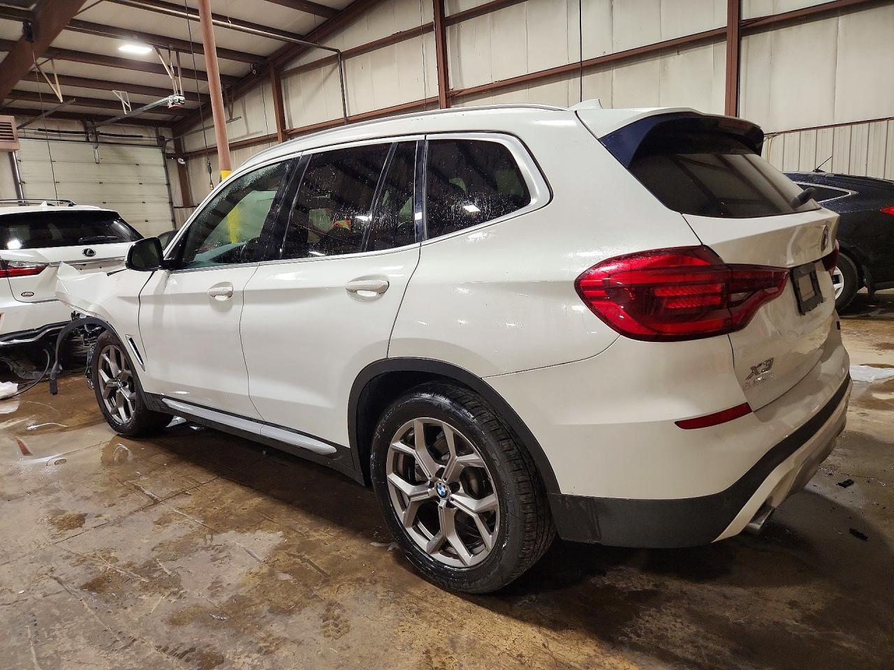 2021 BMW X3 xDrive30I - zdjęcie 2