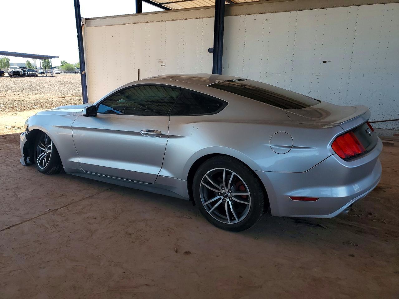 2016 Ford Mustang - zdjęcie 2