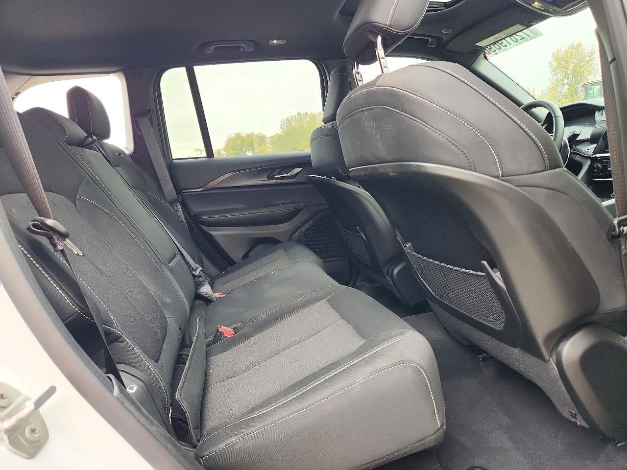 2025 Jeep Grand Cherokee Laredo - zdjęcie 11