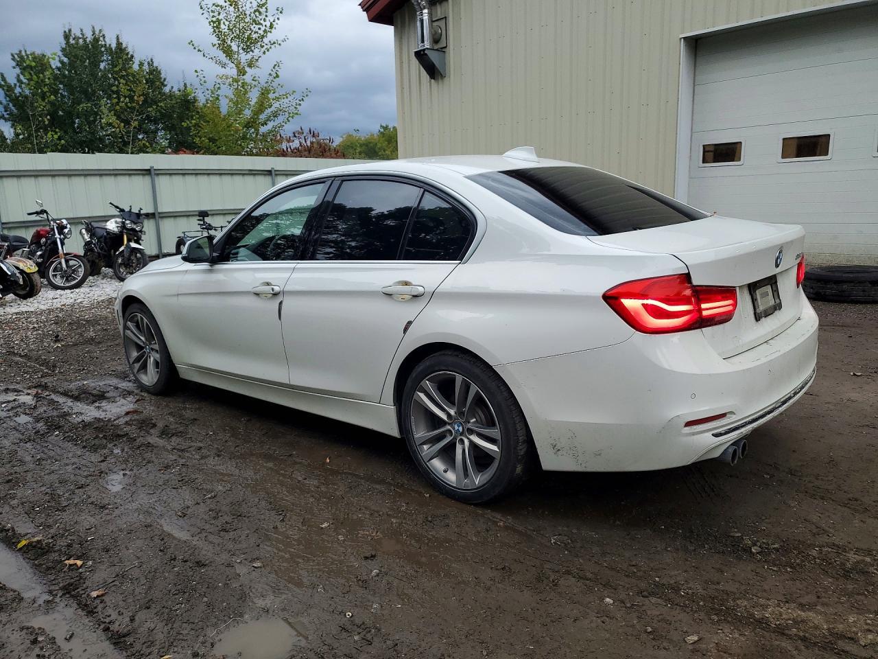2017 BMW 330 I - zdjęcie 2