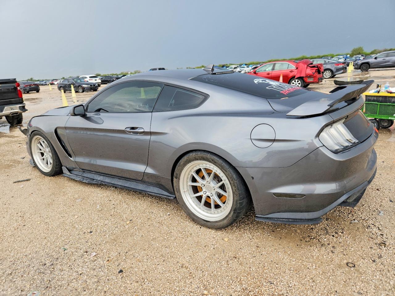 2021 Ford Mustang Gt - zdjęcie 2