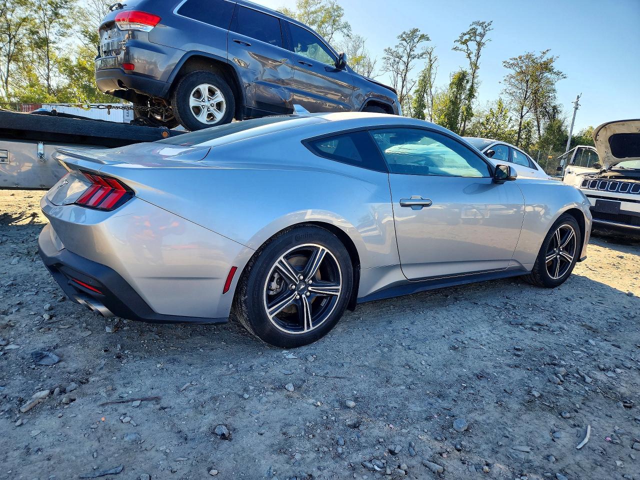 2024 Ford Mustang - zdjęcie 3