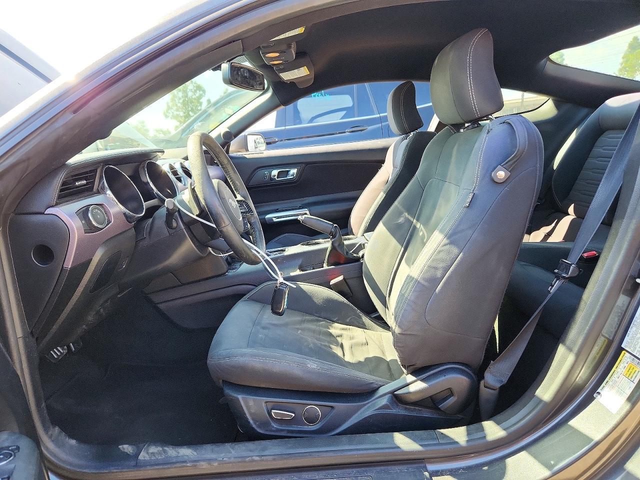 2016 Ford Mustang - zdjęcie 7