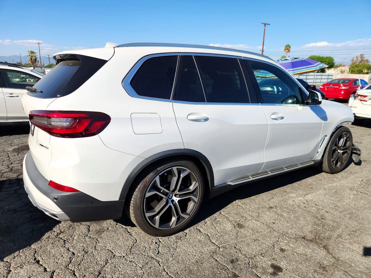 2022 BMW X5 xDrive40I - zdjęcie 3