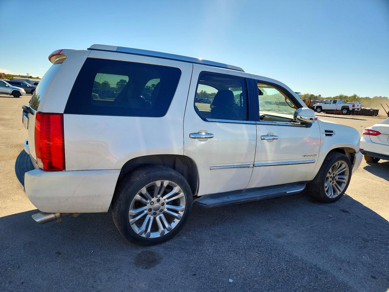 2014 Cadillac Escalade Luxury - zdjęcie 3