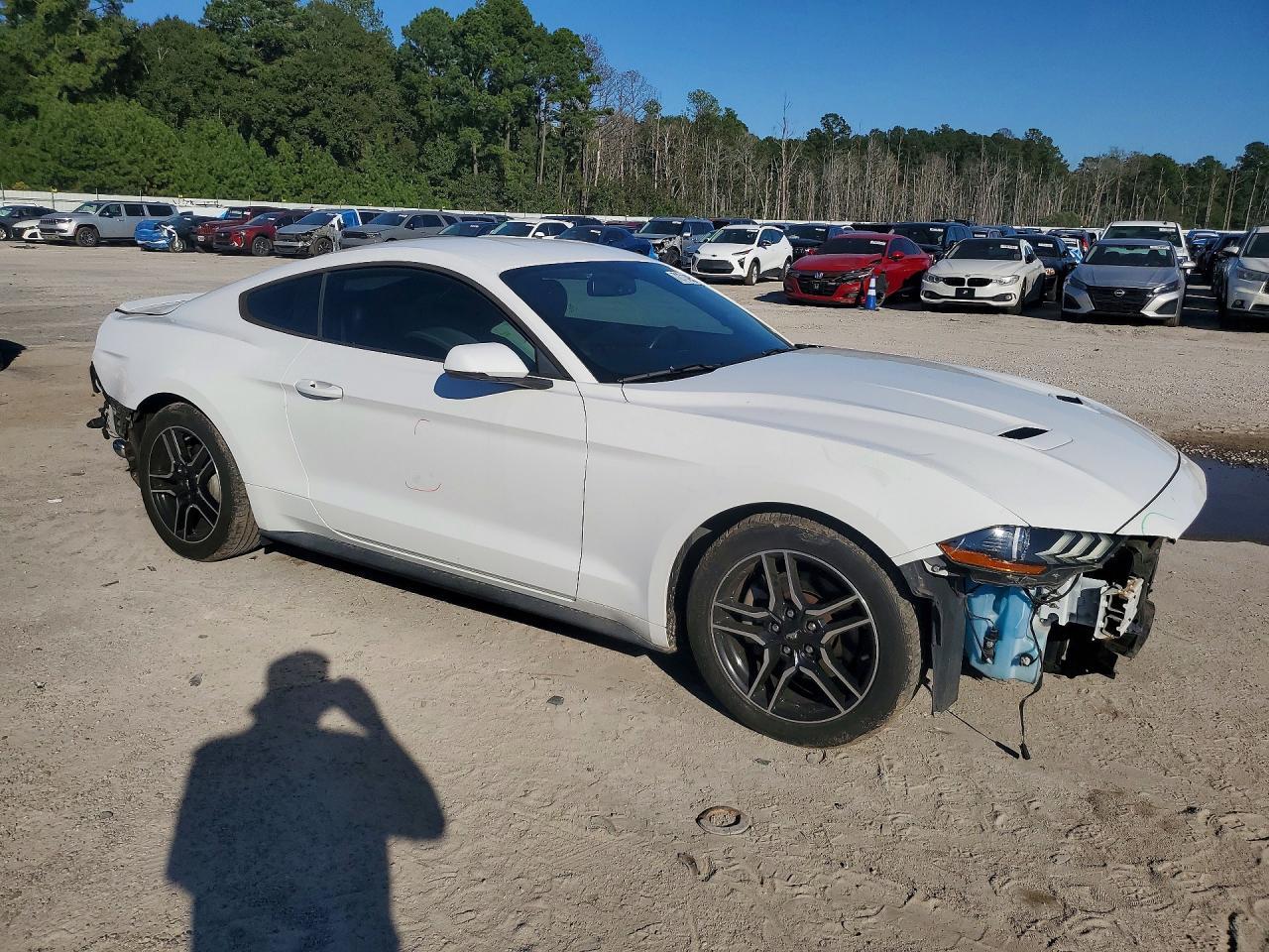 2020 Ford Mustang - zdjęcie 4