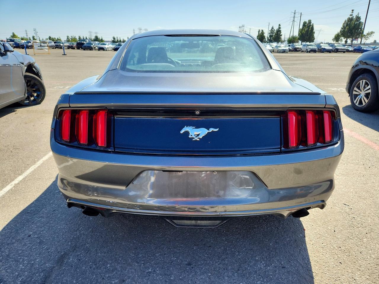 2016 Ford Mustang - zdjęcie 6