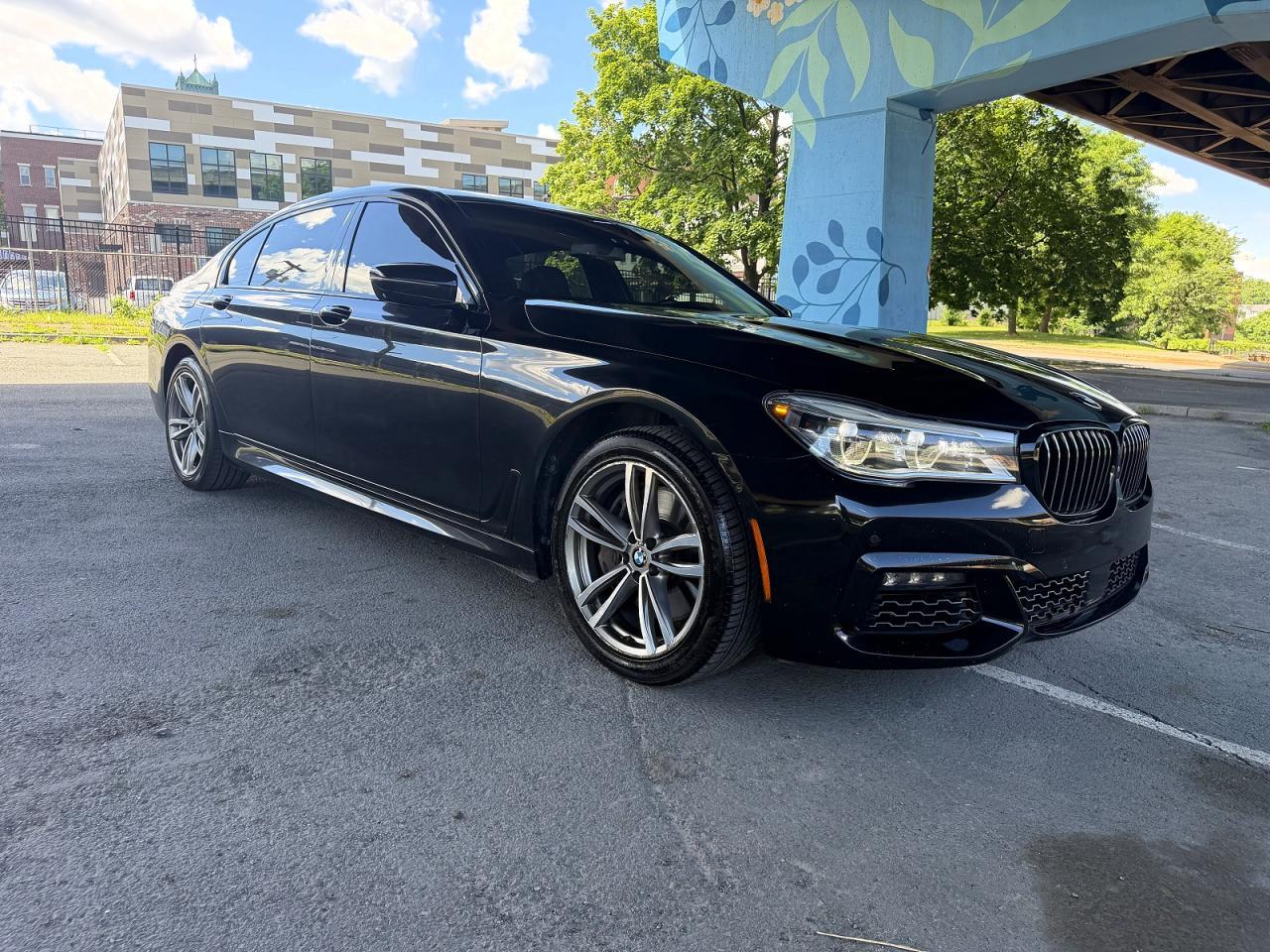 2019 BMW Seria 7 B7 - zdjęcie główne