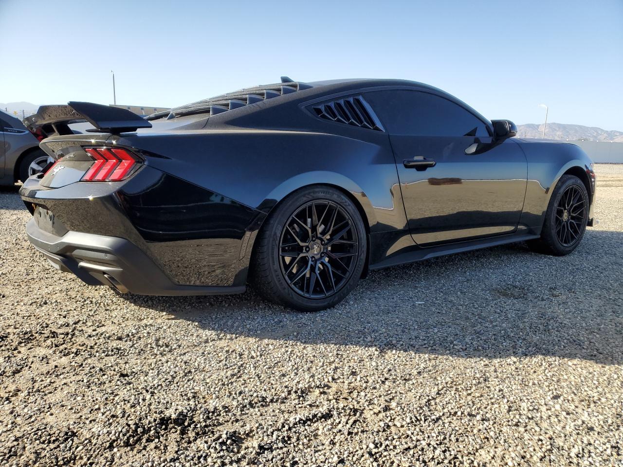 2025 Ford Mustang - zdjęcie 3