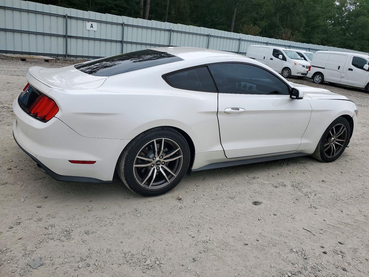 2017 Ford Mustang - zdjęcie 3