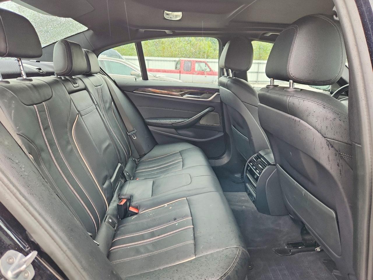 2017 BMW Seria 5 540i - zdjęcie 10