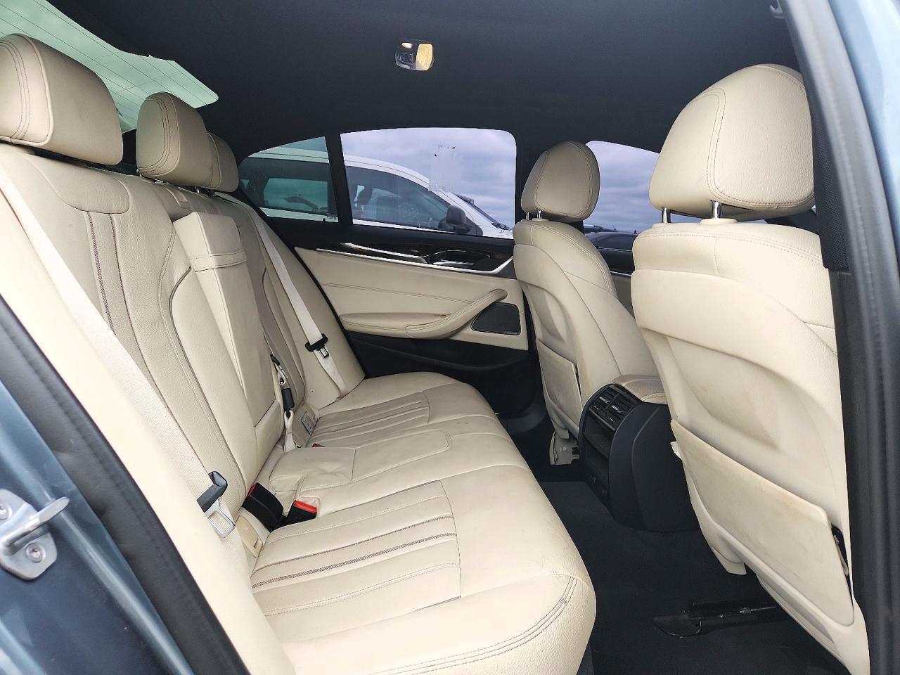 2019 BMW Seria 5 540i - zdjęcie 10