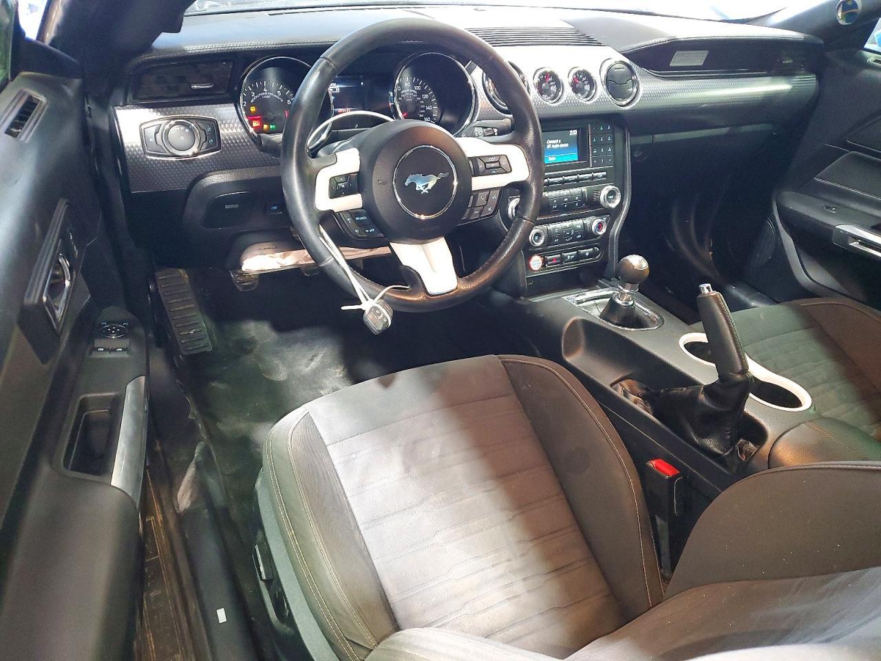 2017 Ford Mustang - zdjęcie 8