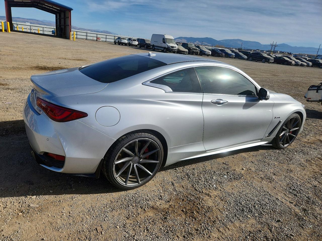 2017 Infiniti Q60 Red Sport 400 - zdjęcie 3