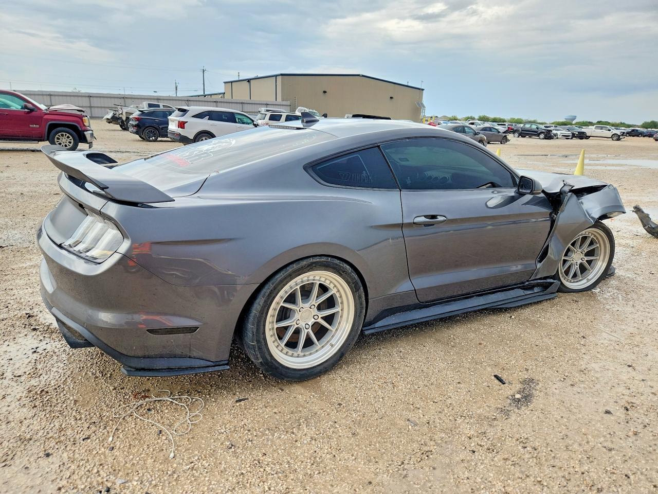 2021 Ford Mustang Gt - zdjęcie 3