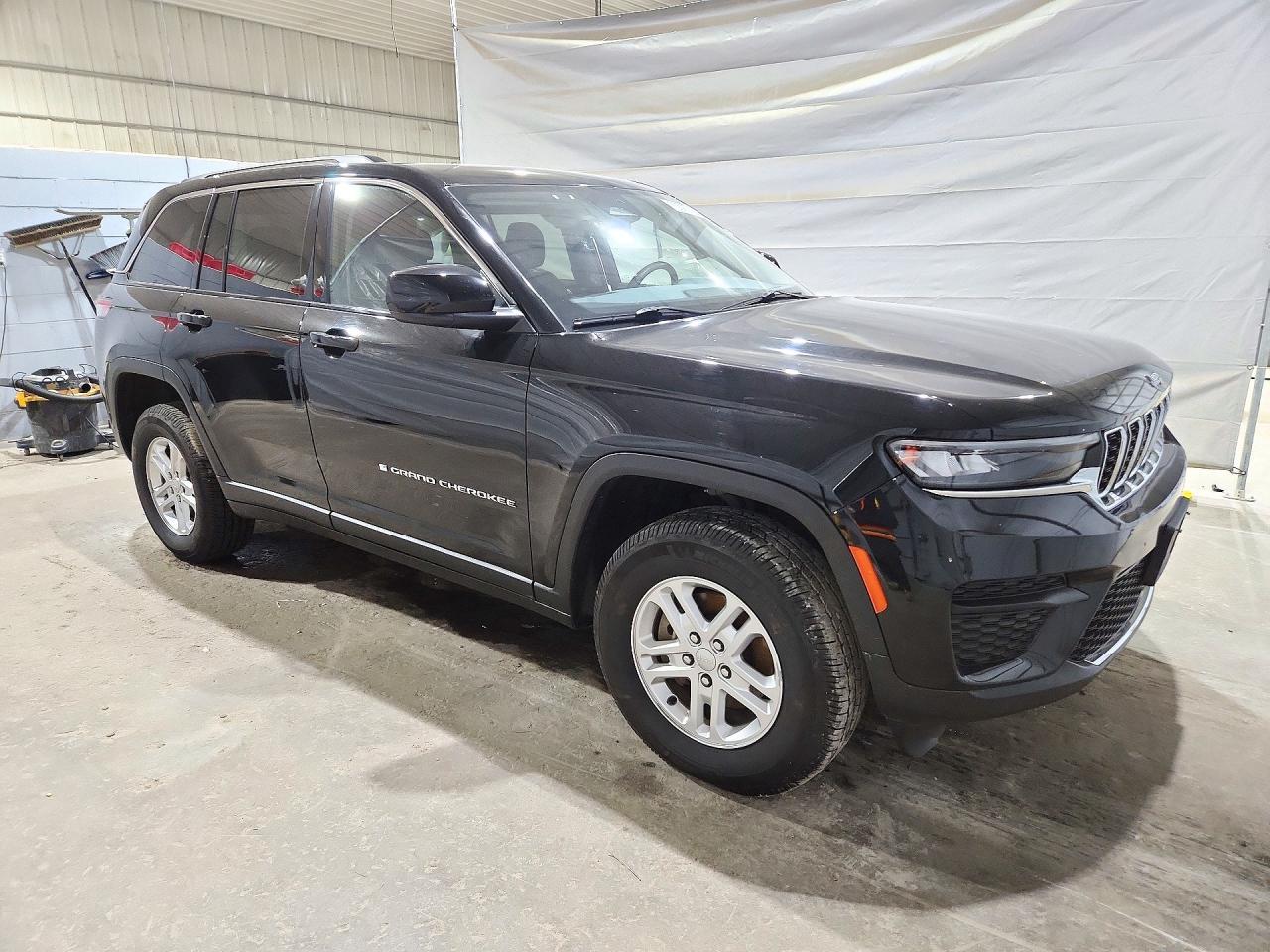 2022 Jeep Grand Cherokee Laredo - zdjęcie 4
