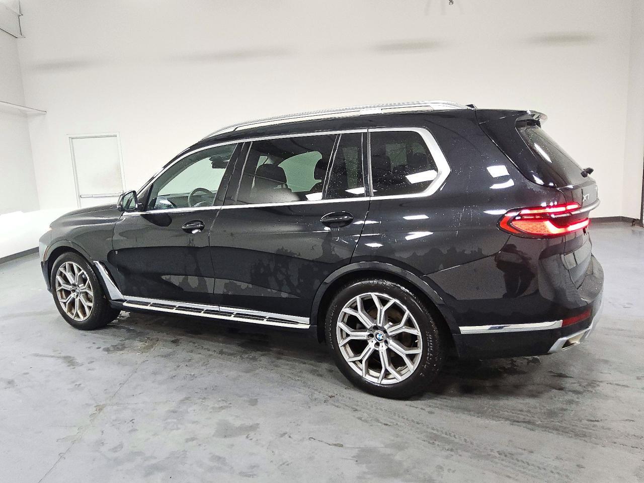2026 BMW X7 xDrive40I - zdjęcie główne