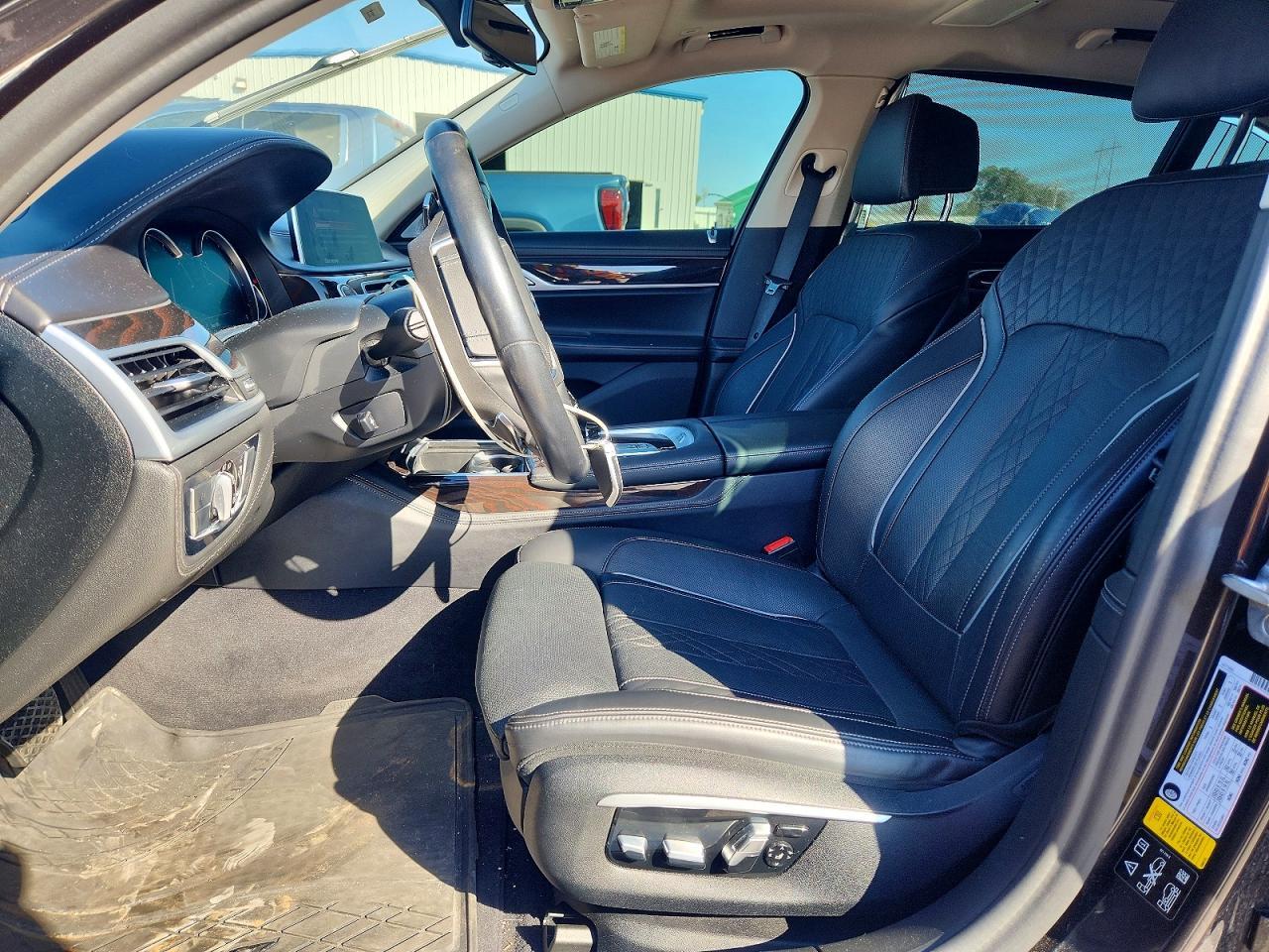 2017 BMW Seria 7 B7 - zdjęcie 7