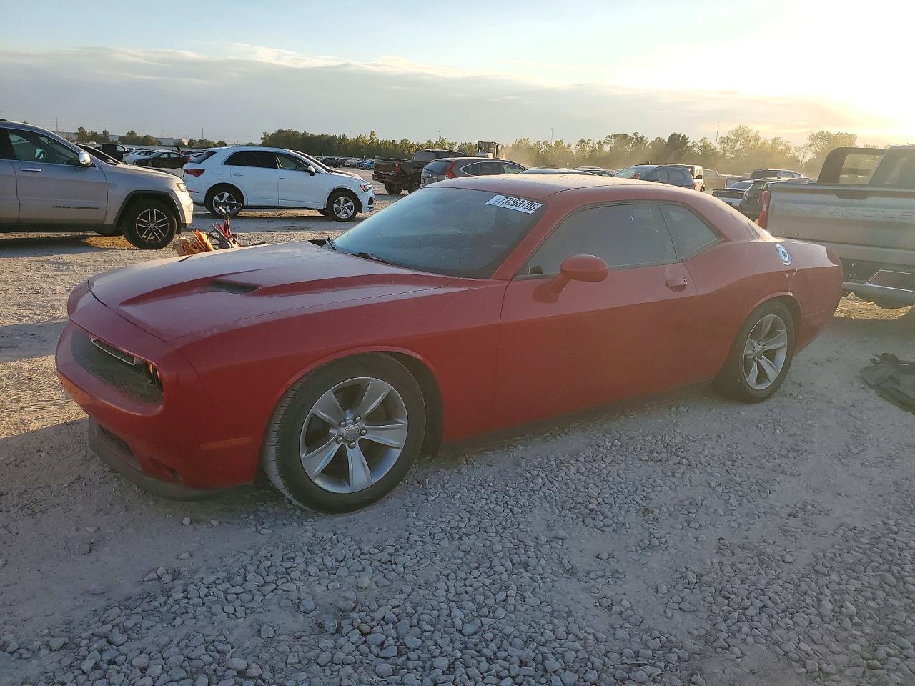 2016 Dodge Challenger Sxt - zdjęcie główne
